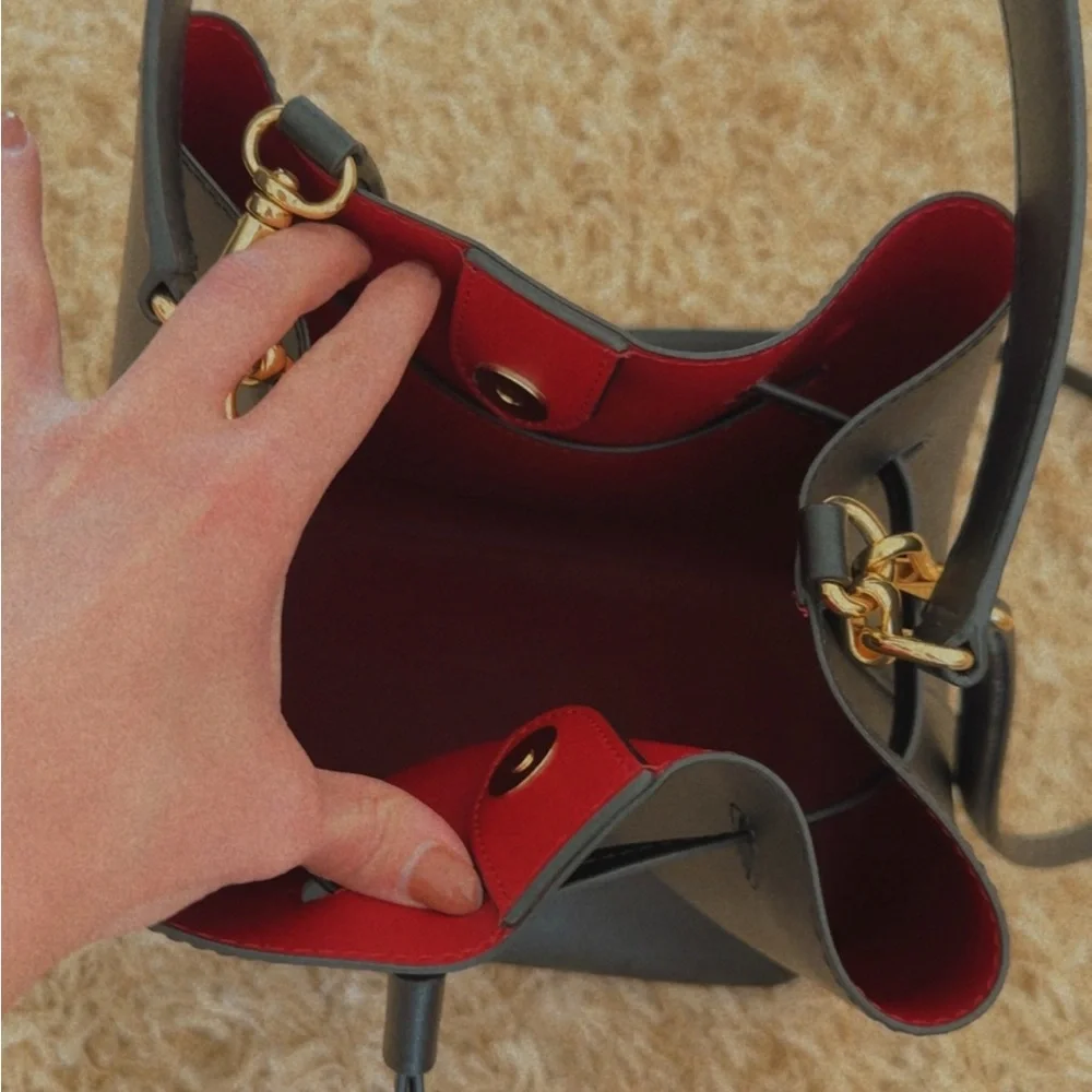 Black and Red Leather Shoulder Bag with Adjustable Strap - Picture 3 of 9